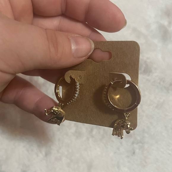 14K Gold Filled Elephant Hoop Earrings NWOT - Picture 2 of 2